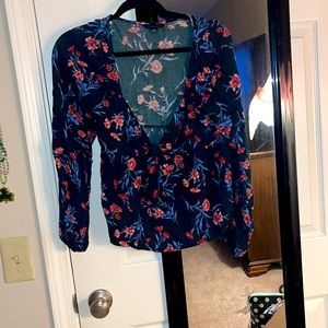 American eagle key hole top